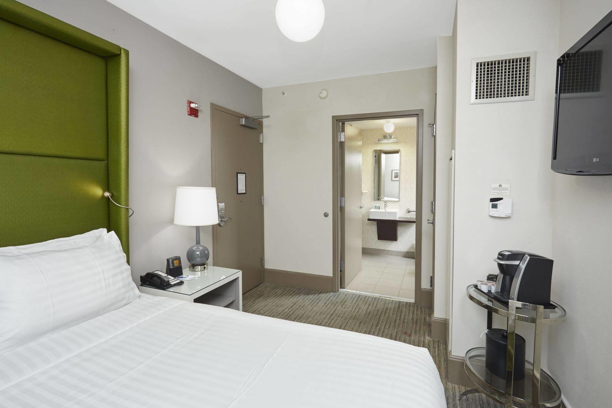Holiday Inn Express Chicago - Magnificent Mile By Ihg Eksteriør billede